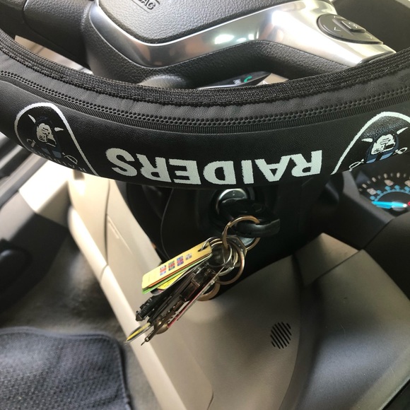 Funda Para Volante De Coche Raiders Black Color Universal Size - Picture 1 of 8